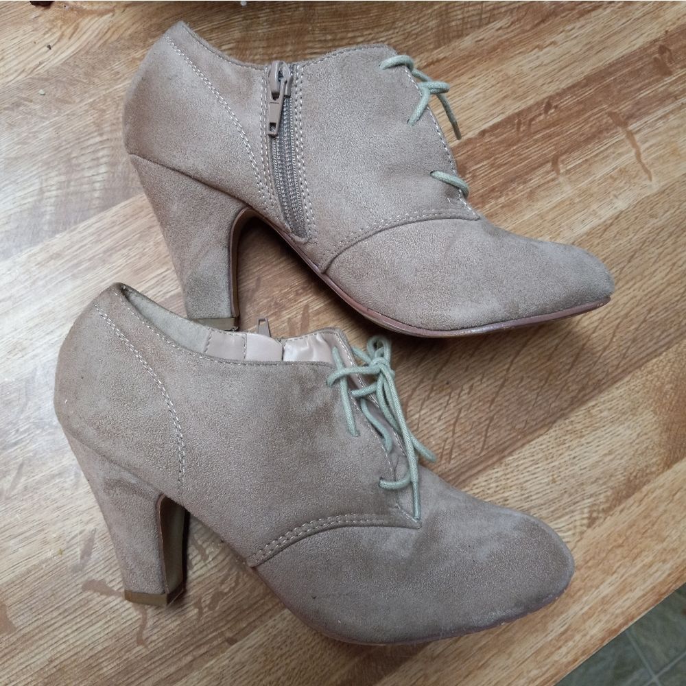 Journee Collection Leona Bootie Size 6 - Picture 3 of 5